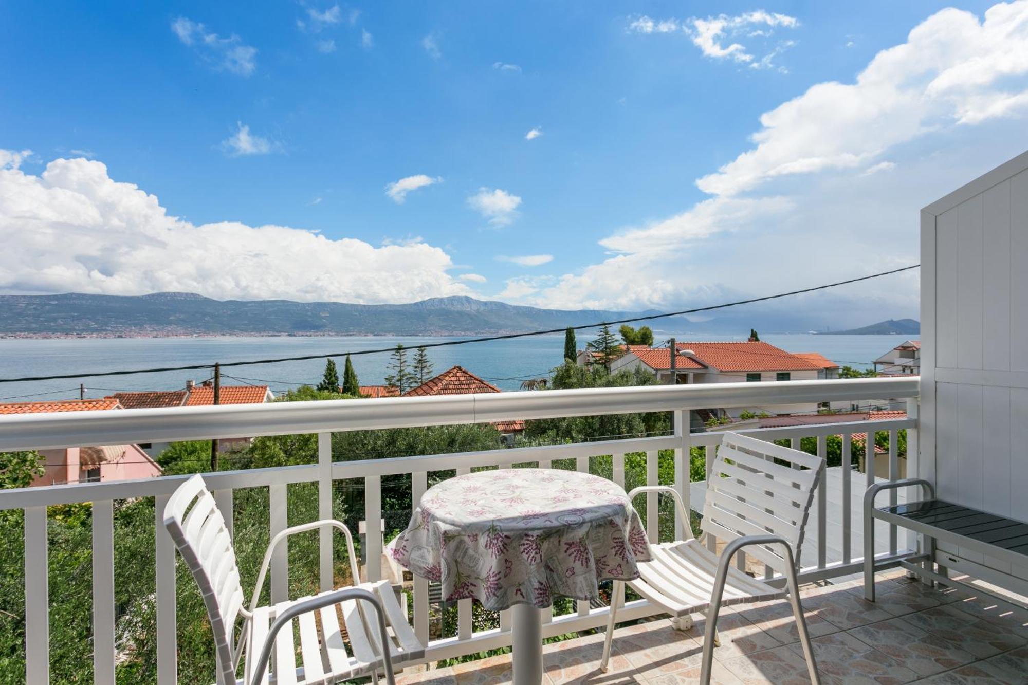 Apartments By The Sea Slatine, Ciovo - 6000 Esterno foto