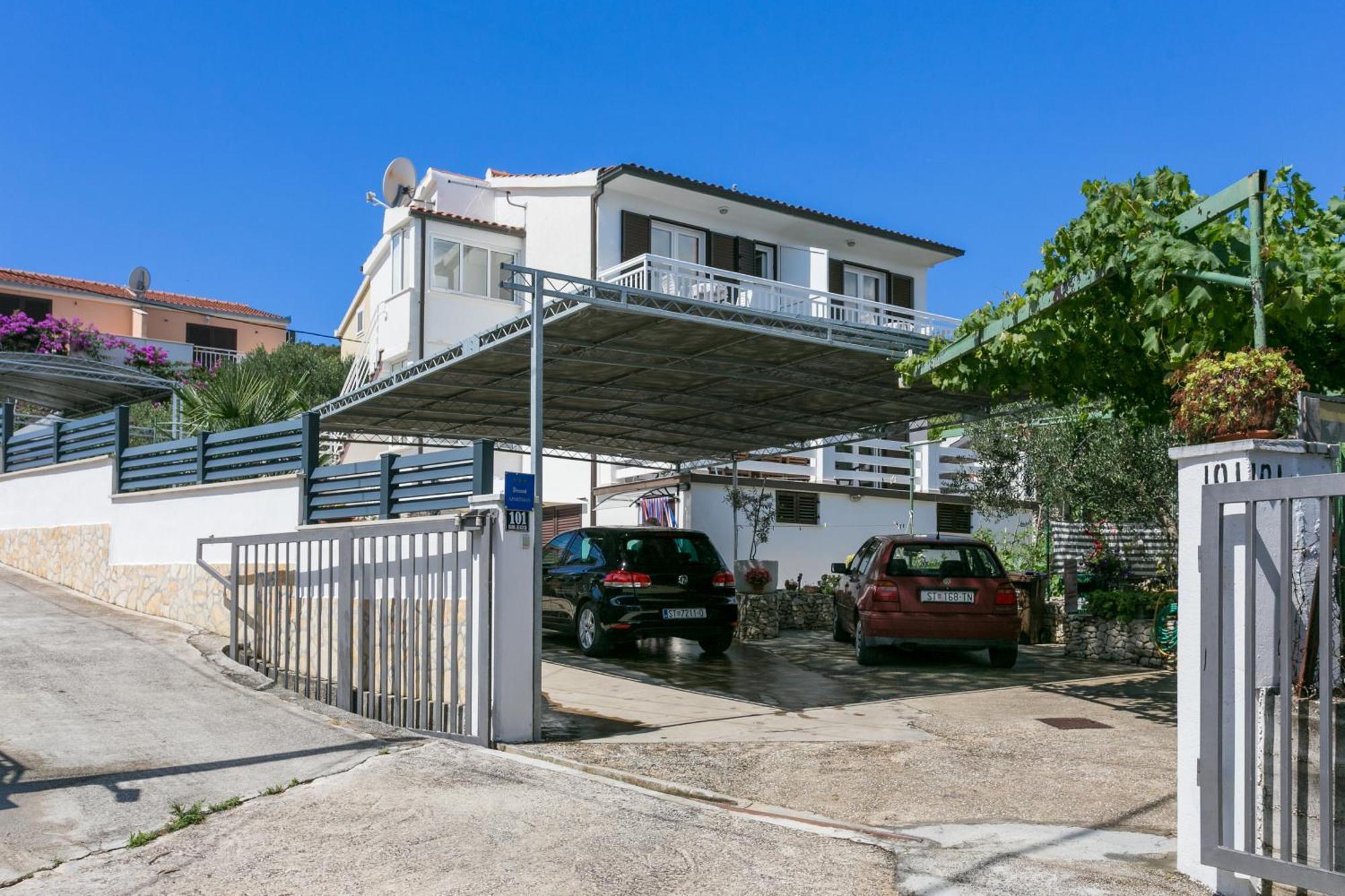 Apartments By The Sea Slatine, Ciovo - 6000 Esterno foto