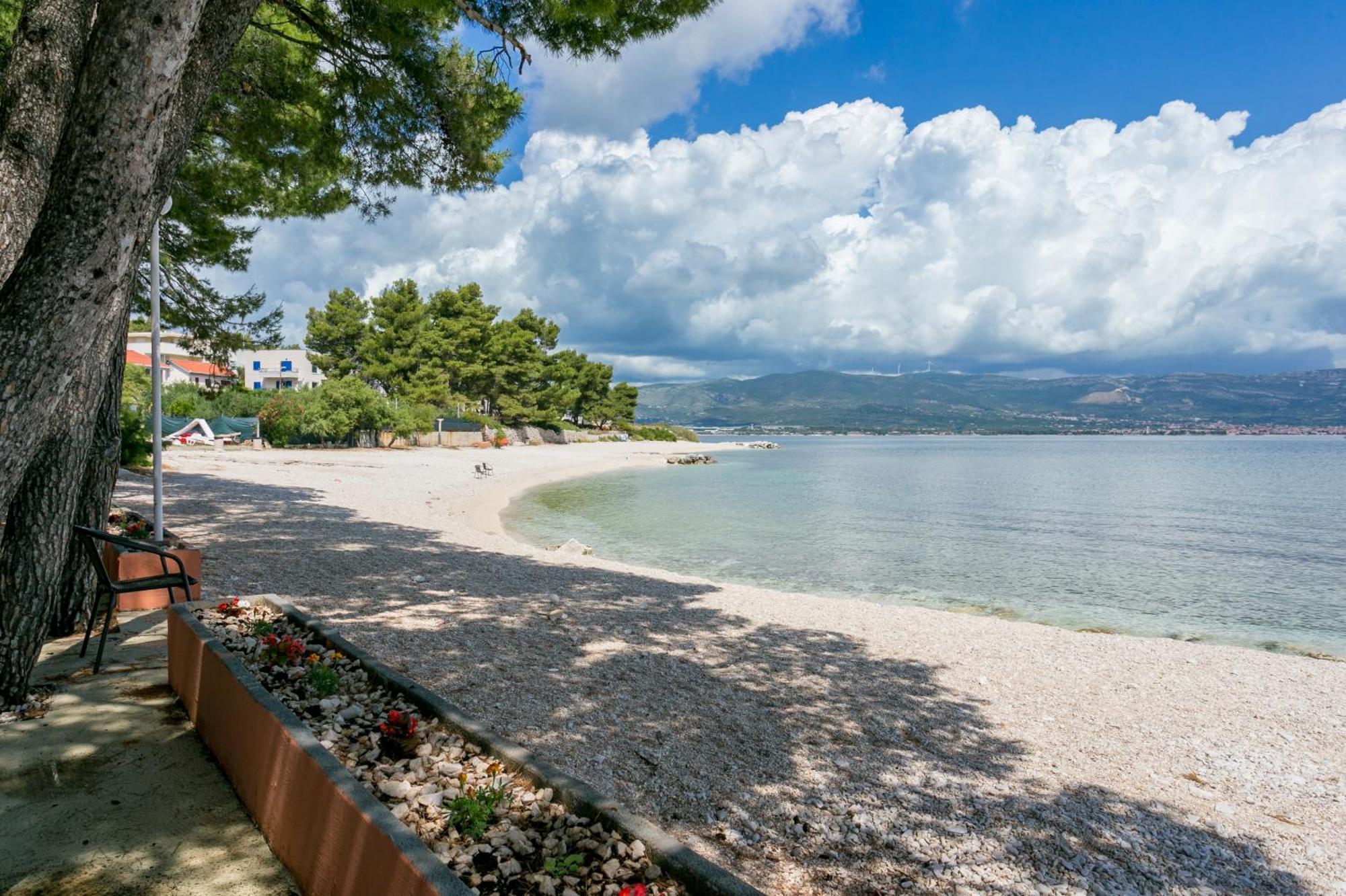 Apartments By The Sea Slatine, Ciovo - 6000 Esterno foto
